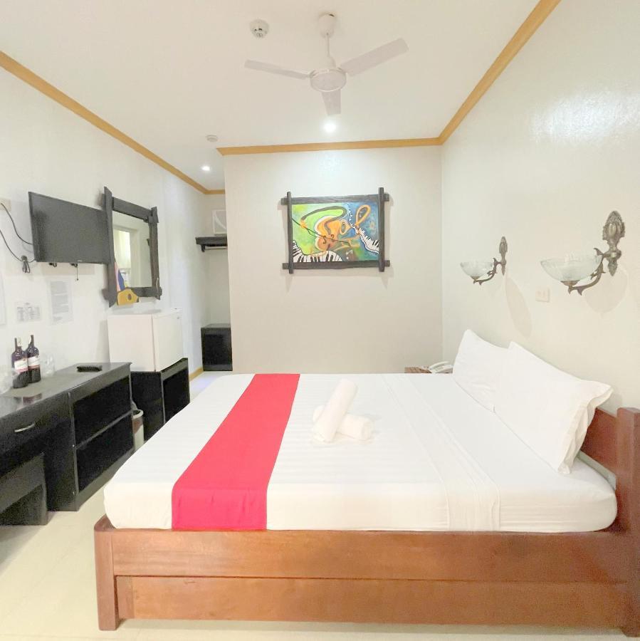 Reddoorz At New Casamila Hotel Palawan Puerto Princesa Esterno foto
