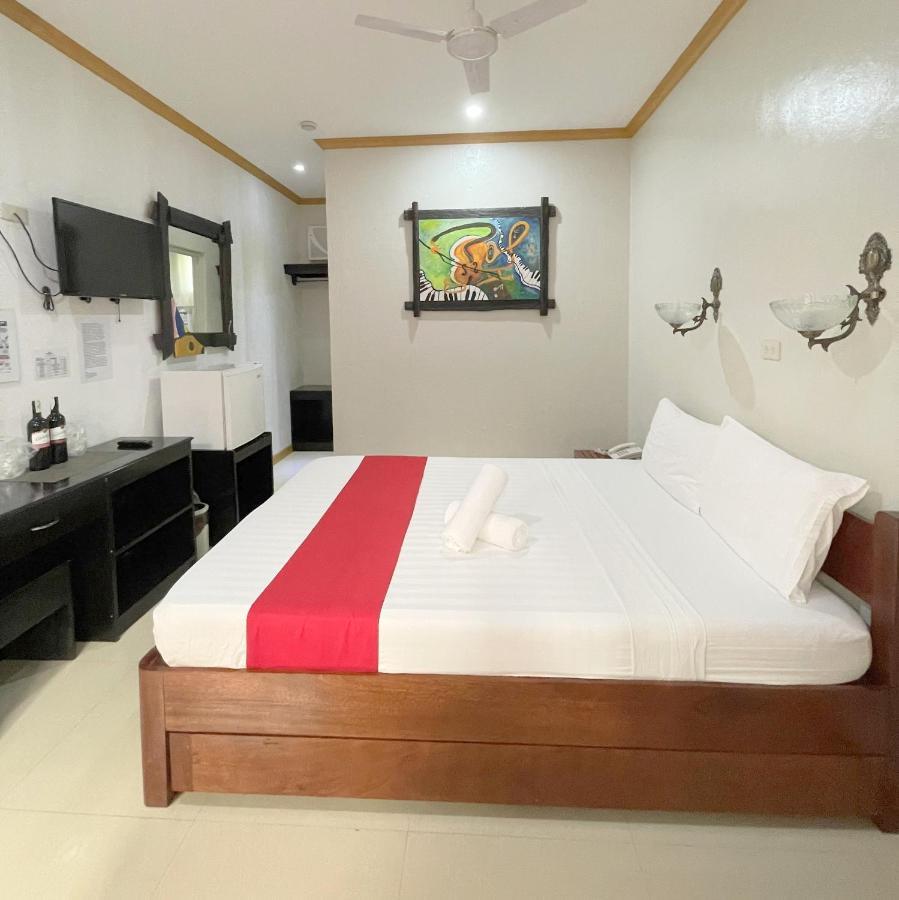 Reddoorz At New Casamila Hotel Palawan Puerto Princesa Esterno foto