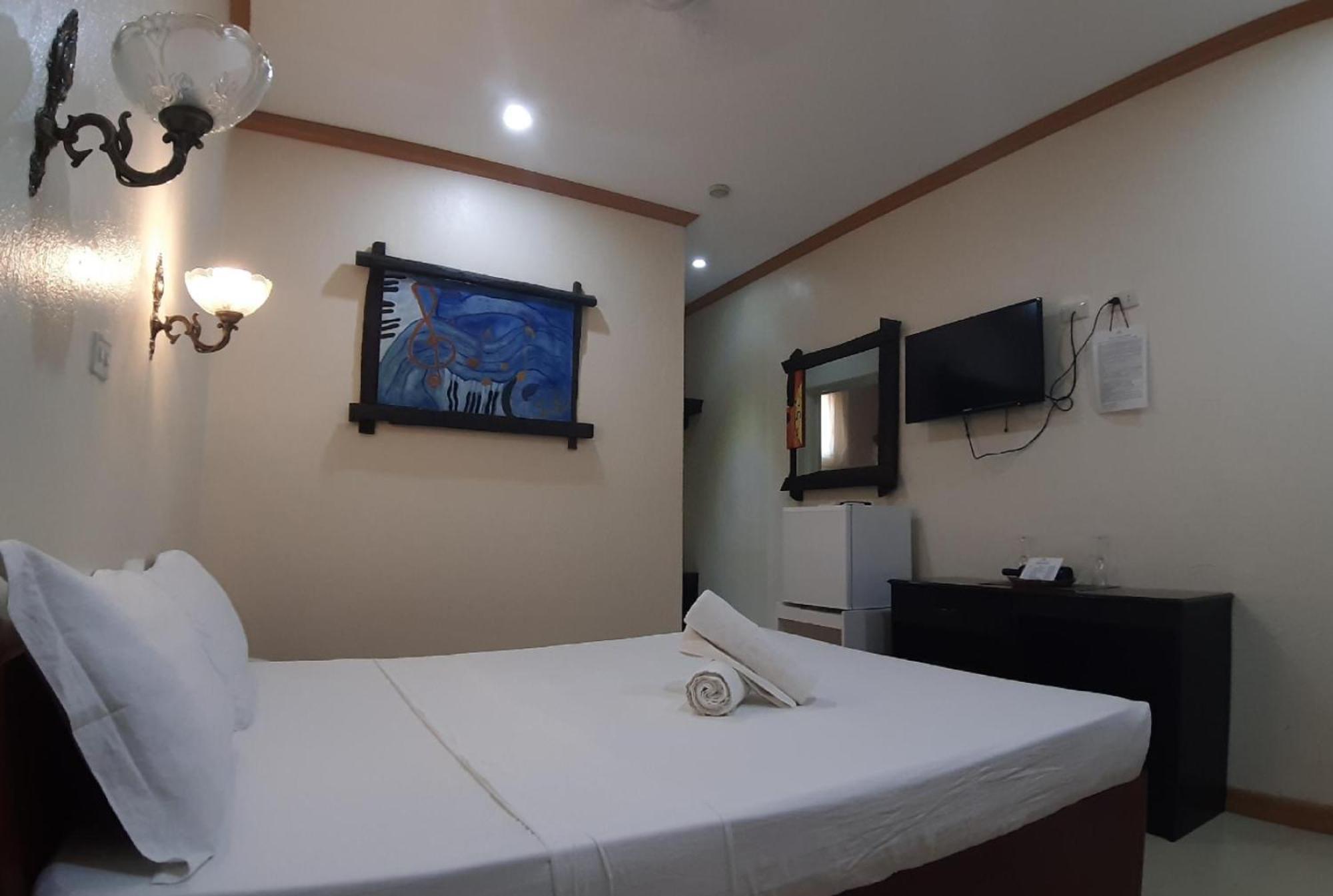 Reddoorz At New Casamila Hotel Palawan Puerto Princesa Esterno foto