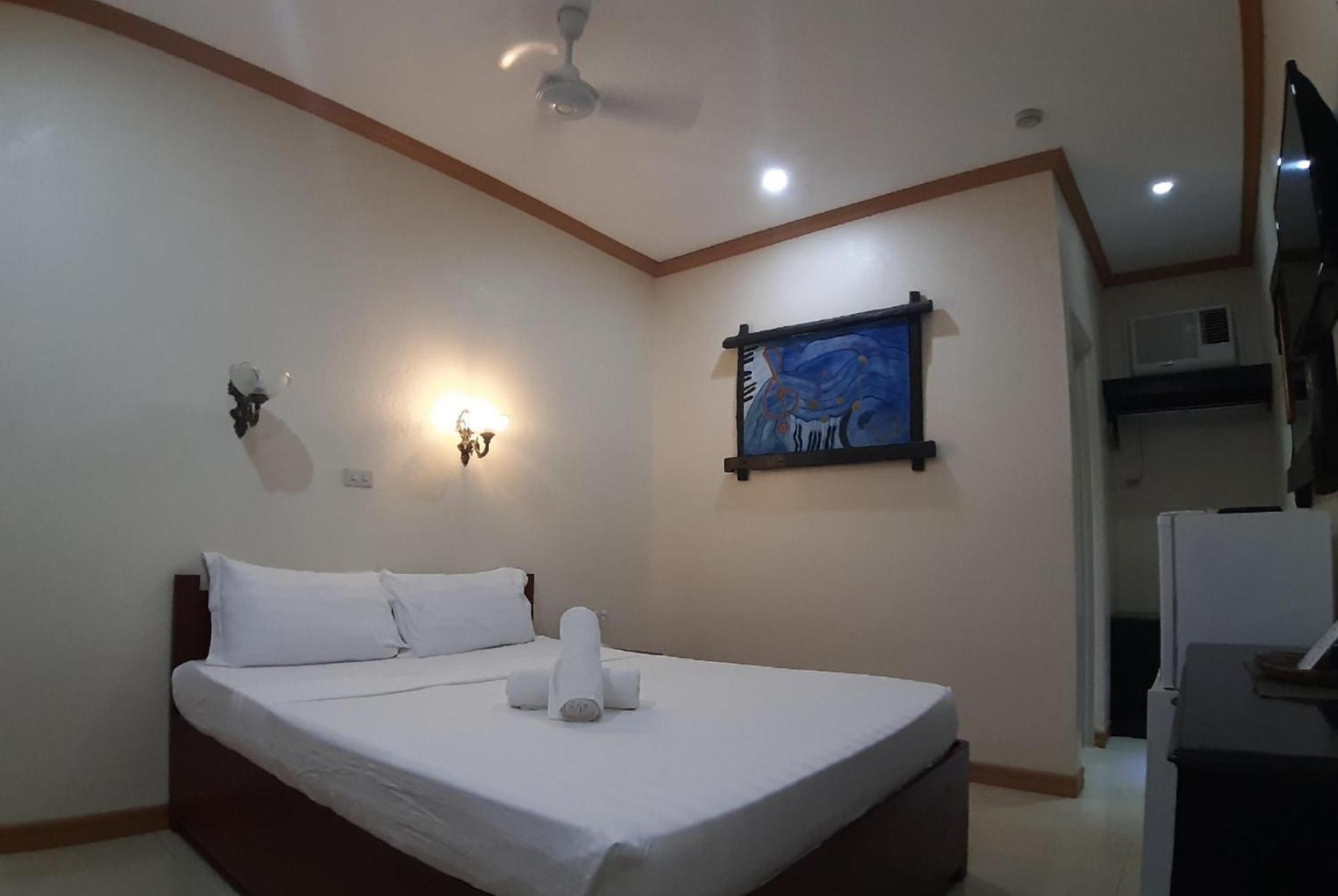 Reddoorz At New Casamila Hotel Palawan Puerto Princesa Esterno foto